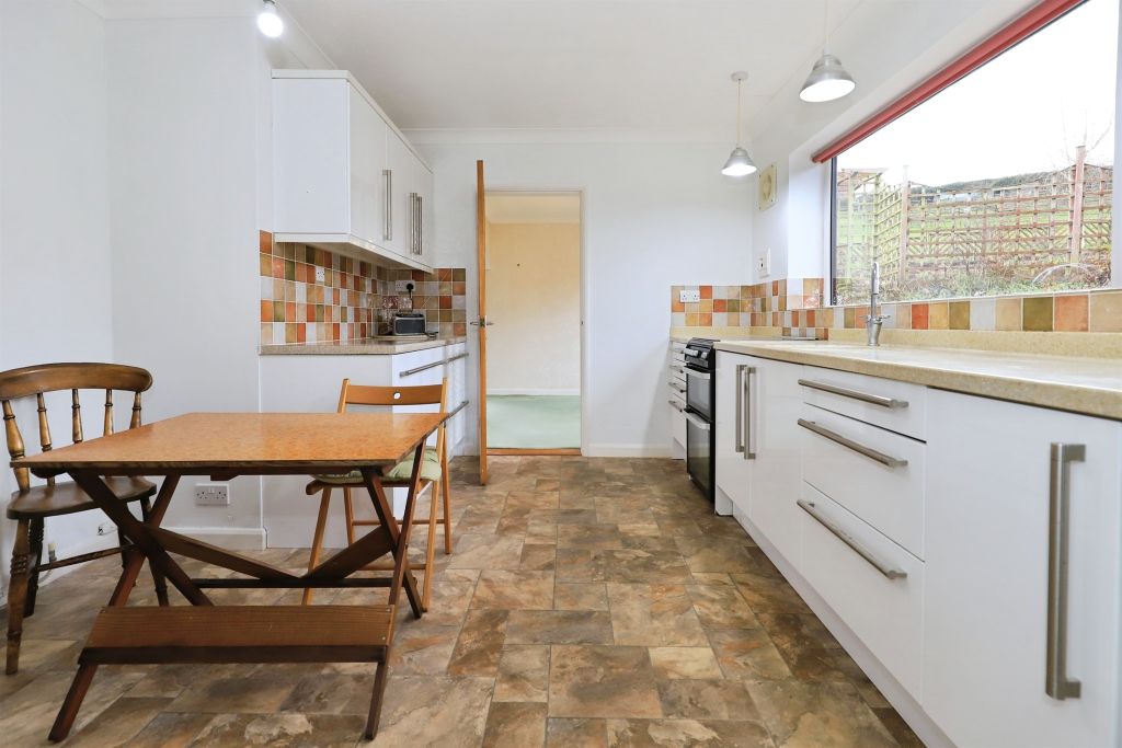 Property photo 3 of 27