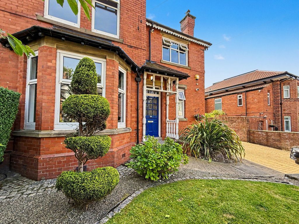 Property photo 2 of 54