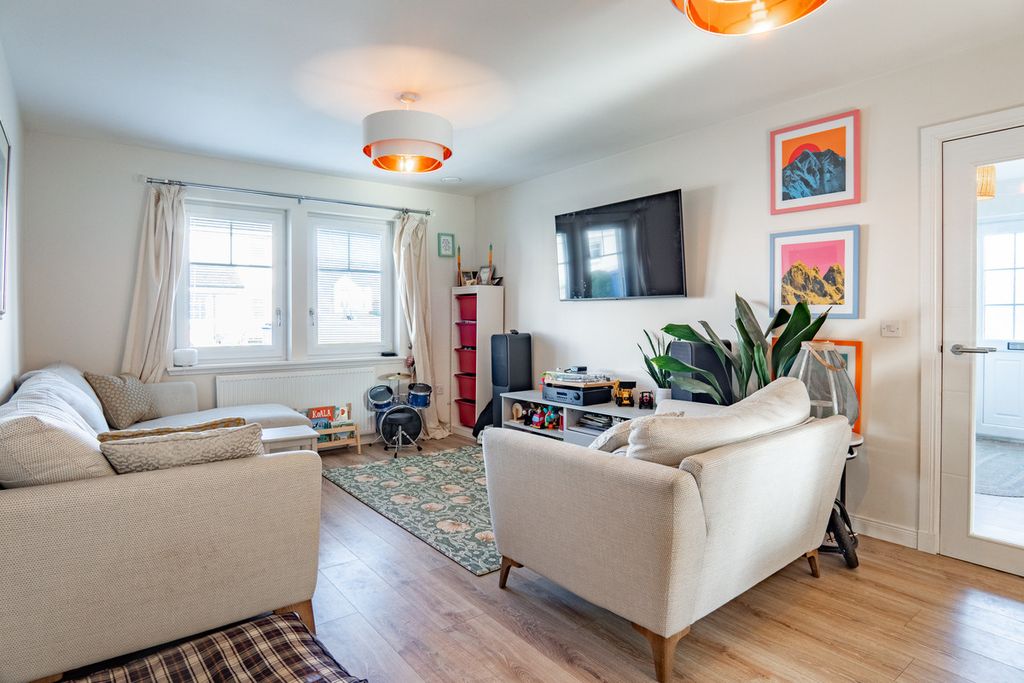 Property photo 2 of 30