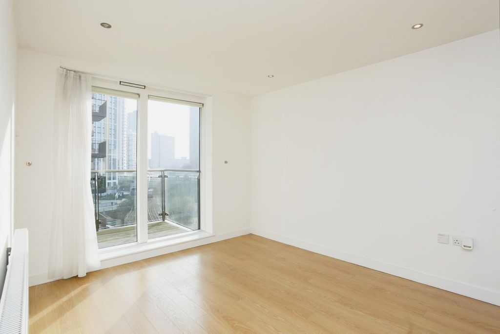 Property photo 1 of 6 Living Room