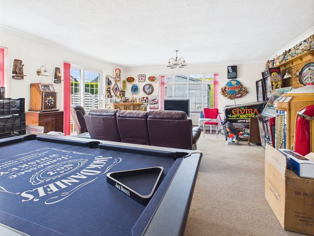 Property photo 3 of 17
