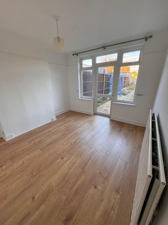 Property photo 3 of 12 Gallery