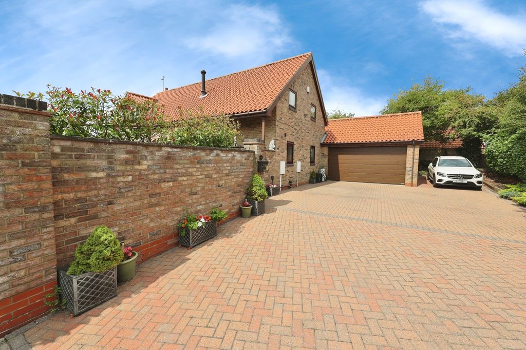 Property photo 2 of 37 4281263