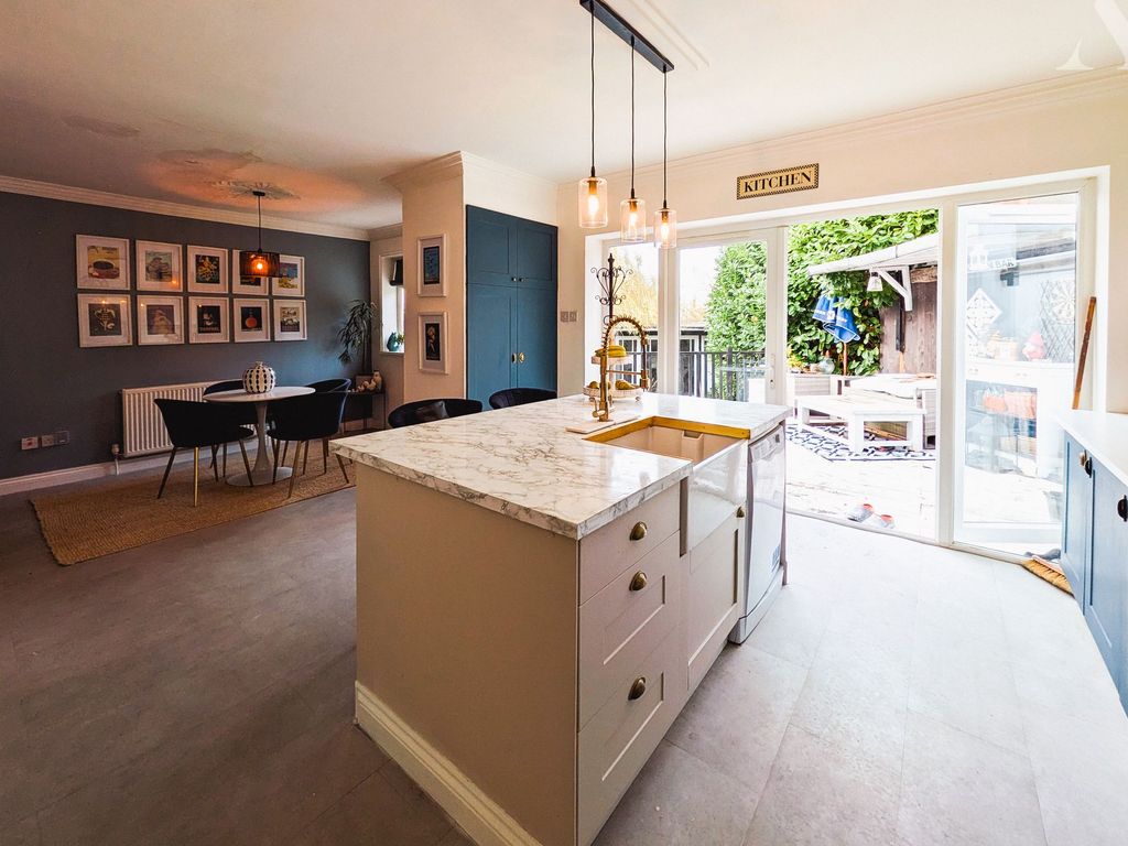 Property photo 1 of 31