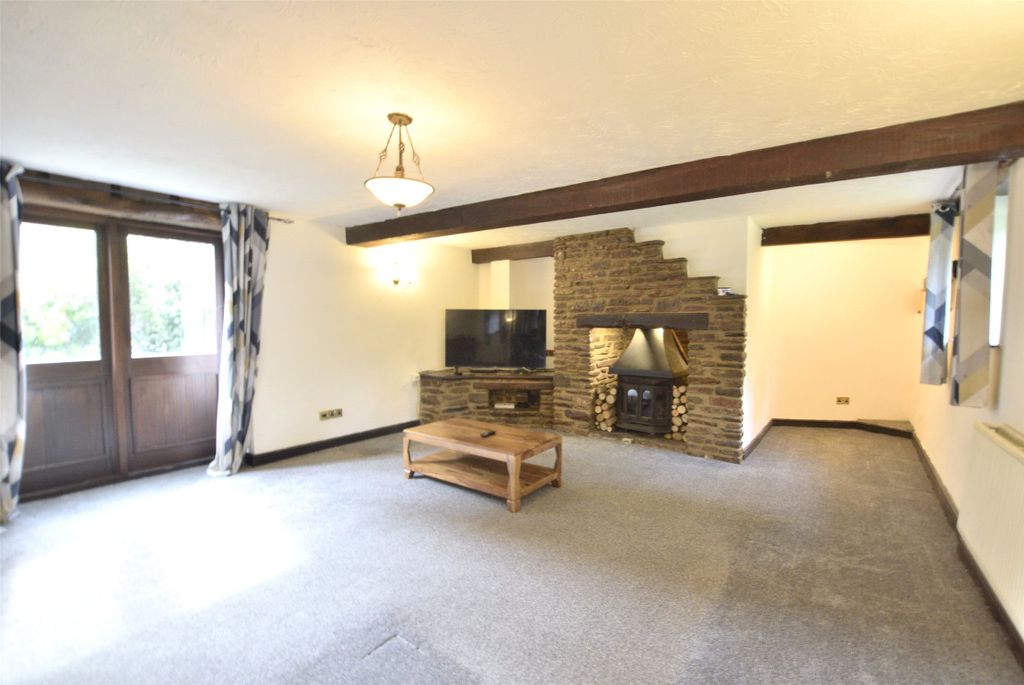 Property photo 2 of 22 Front Room
