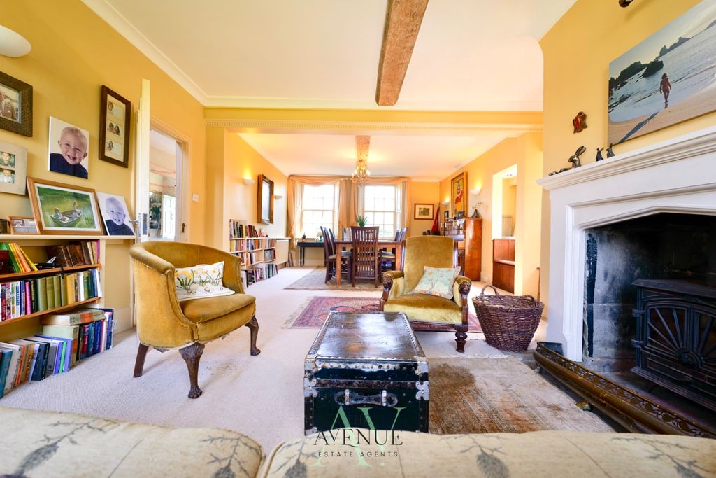 Property photo 3 of 33 4090916