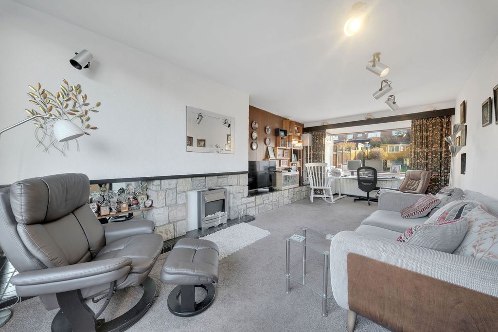 Property photo 3 of 21