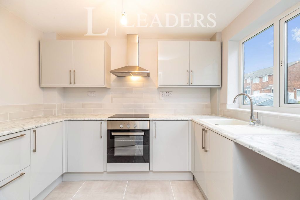 Property photo 1 of 10 Kitchen