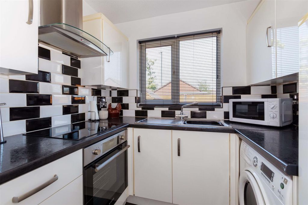 Property photo 3 of 15 26 Bramber Court-12.Jpg