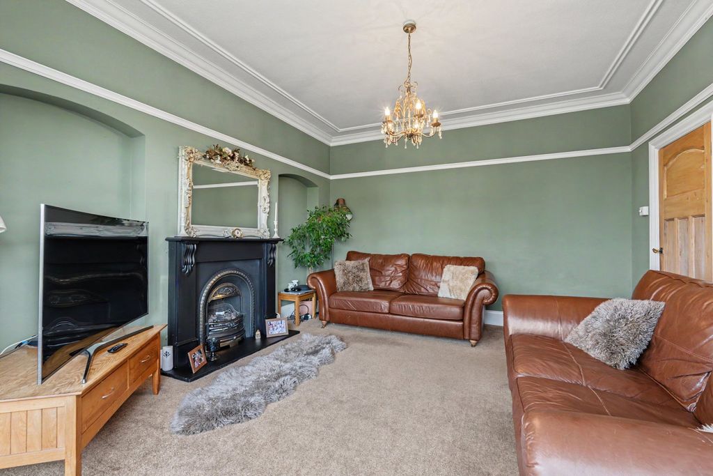 Property photo 3 of 27