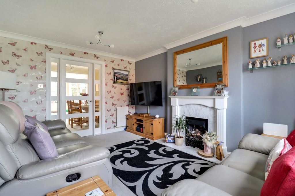 Property photo 2 of 20 Living Room