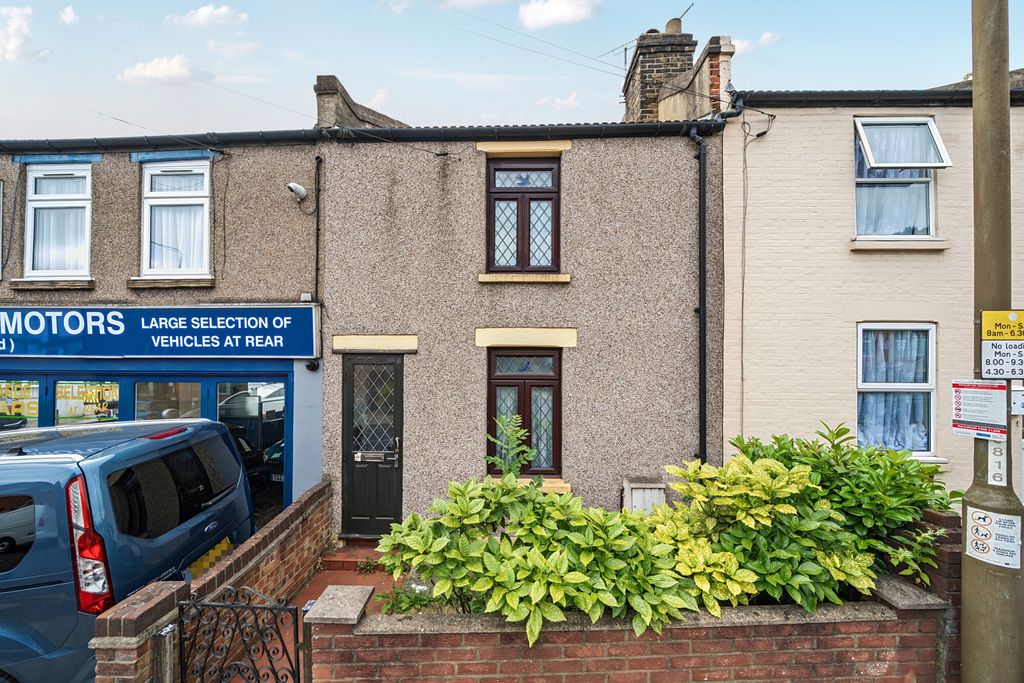 Property photo 1 of 17 External