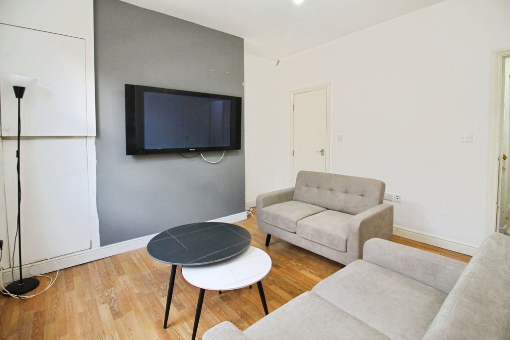 Property photo 3 of 13 Picture No. 21