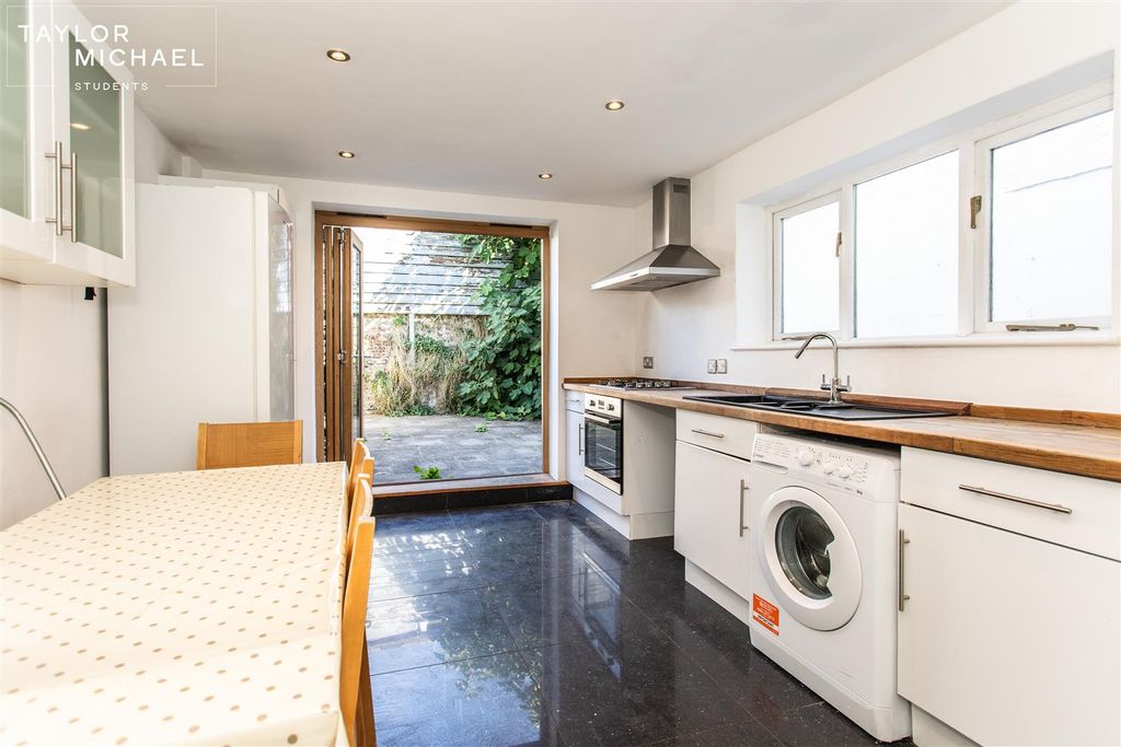 Property photo 2 of 34 Kitchen