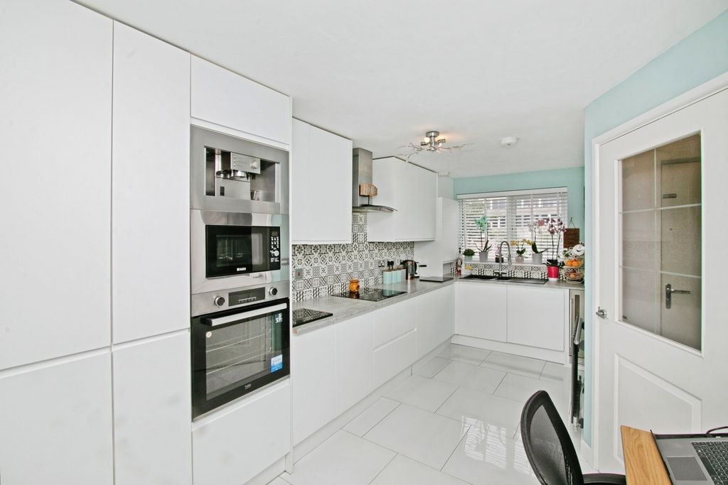 Property photo 3 of 13 Kitchen