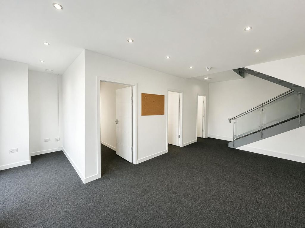 Property photo 2 of 7 c625576E-0182-4A16-9Fc7-172E65Ecdb30.Png