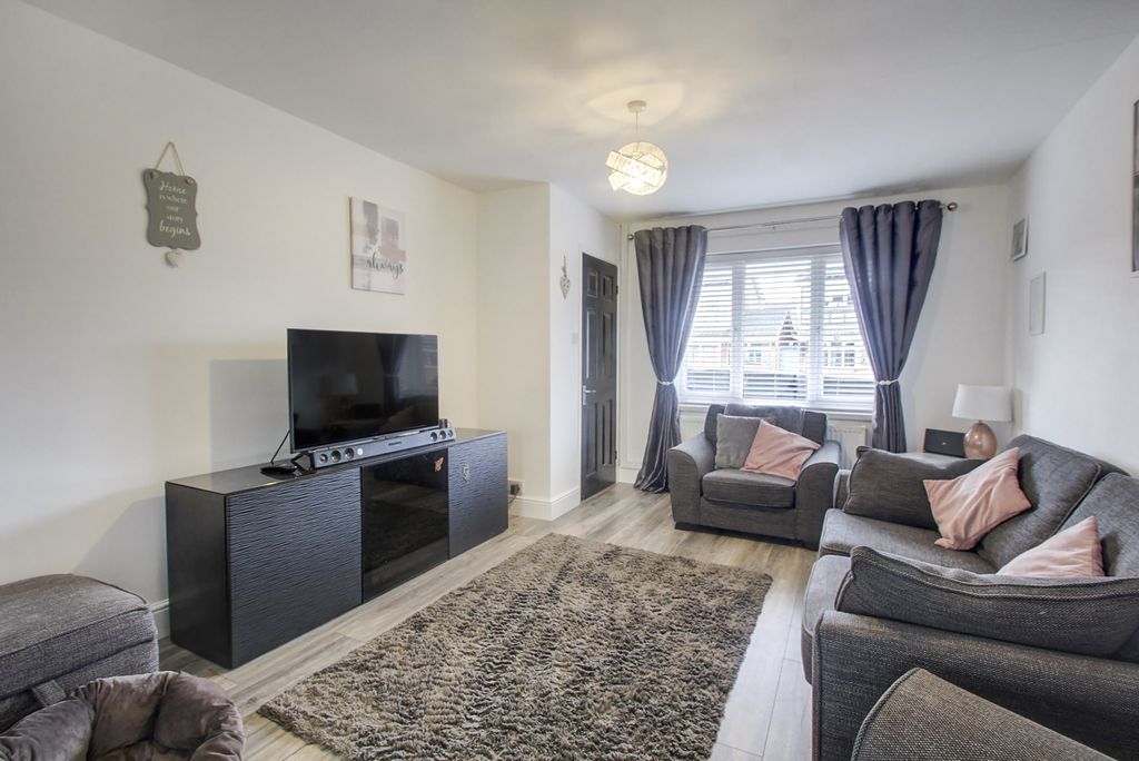 Property photo 3 of 15 Lounge