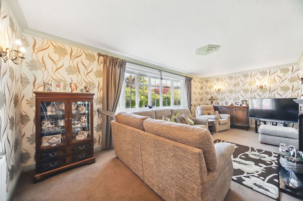 Property photo 2 of 23