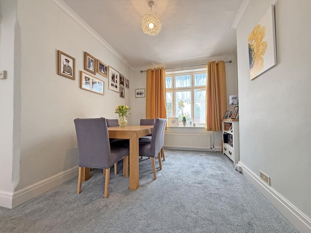 Property photo 3 of 17 Nicholson Road 8 - Dining Room.Jpg