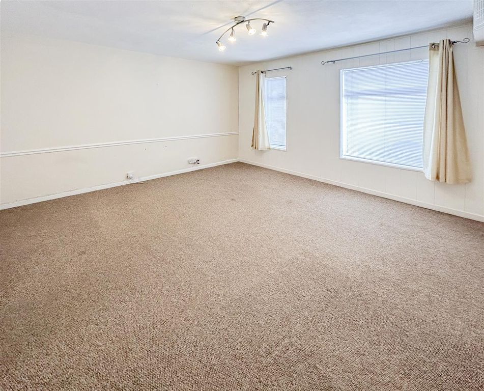 Property photo 3 of 13 Studio Room