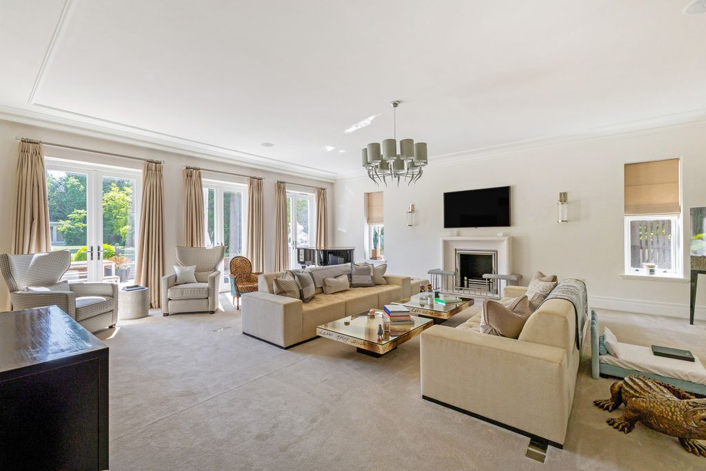 Additional image 4 of 6 bed property for saleRegent's Walk, Ascot, Berkshire SL5