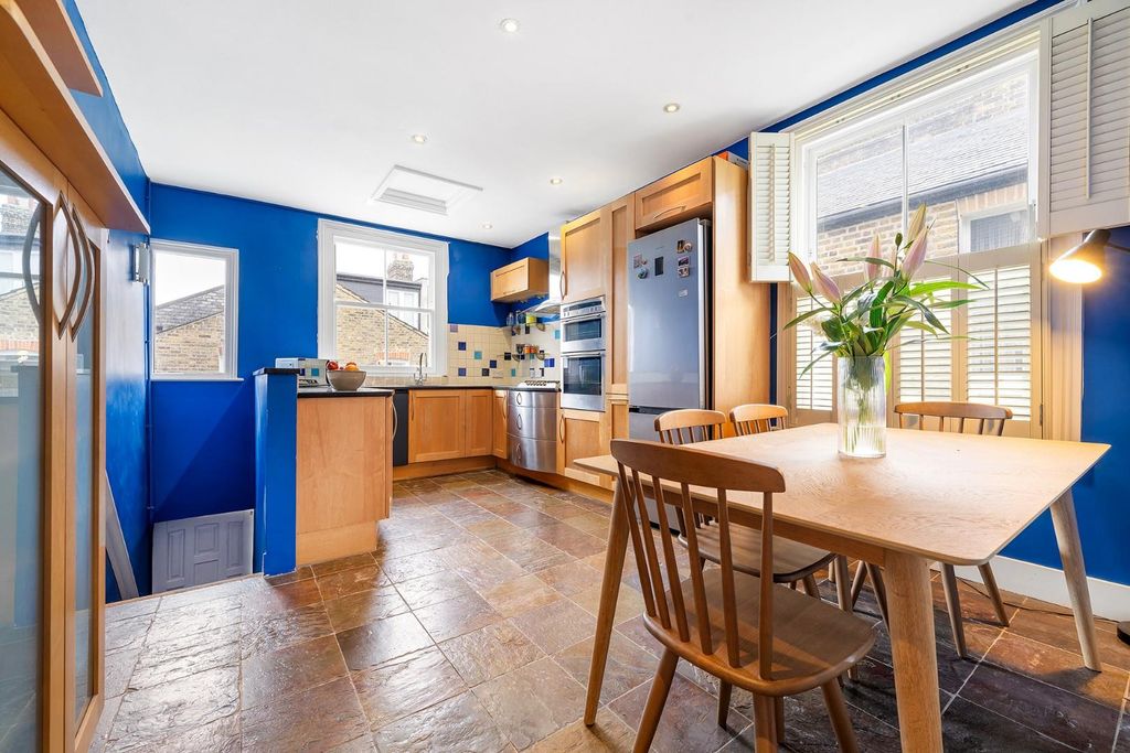 Property photo 2 of 18 Kitchen.Jpg