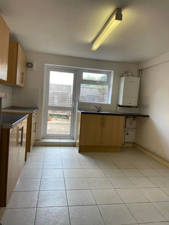 Property photo 2 of 7 Kitchen