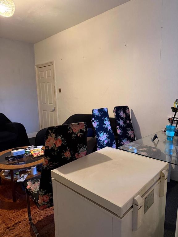 Property photo 2 of 10 Living Room