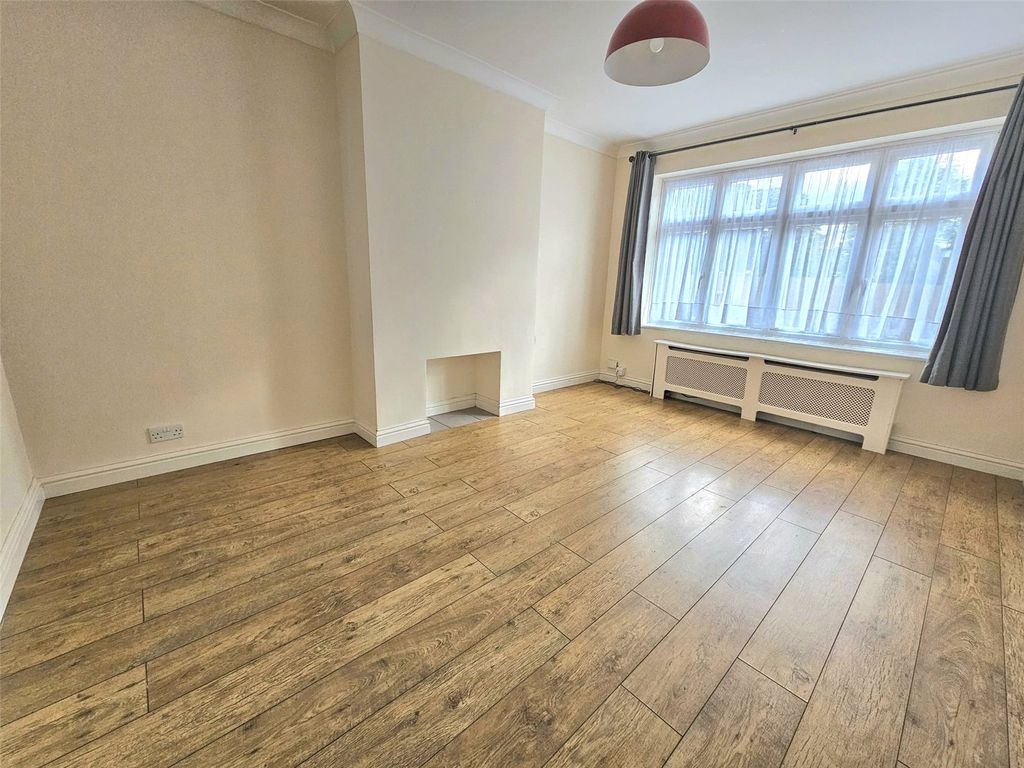 Property photo 2 of 9 Picture No. 13