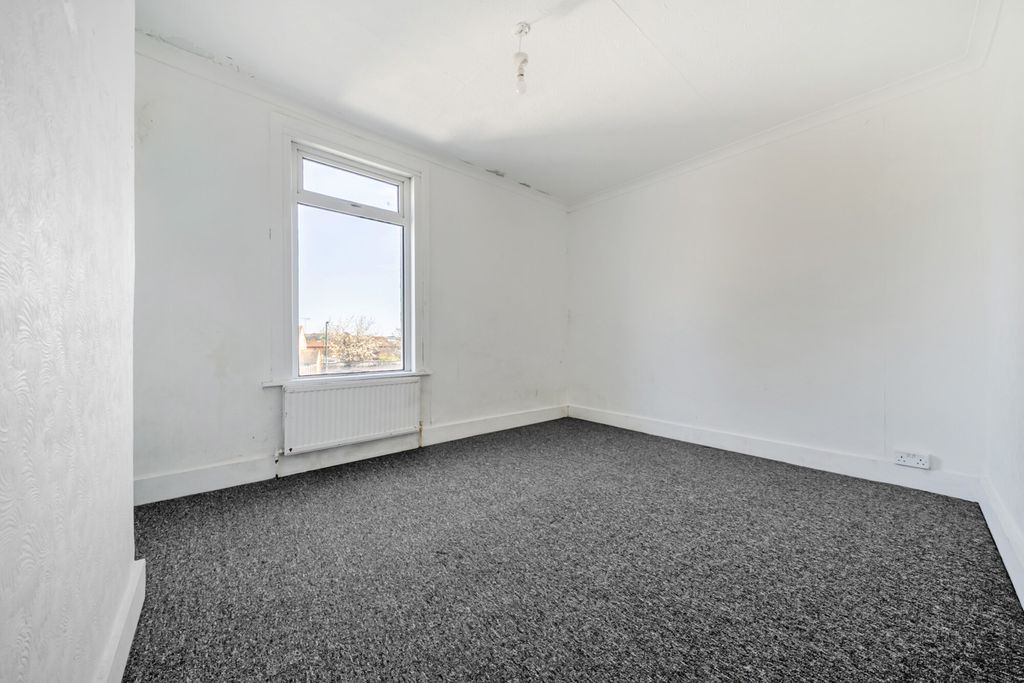 Property photo 3 of 17 1446015-11-69De04...