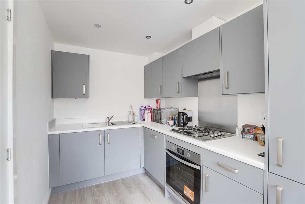 Property photo 3 of 16 12488.Jpg