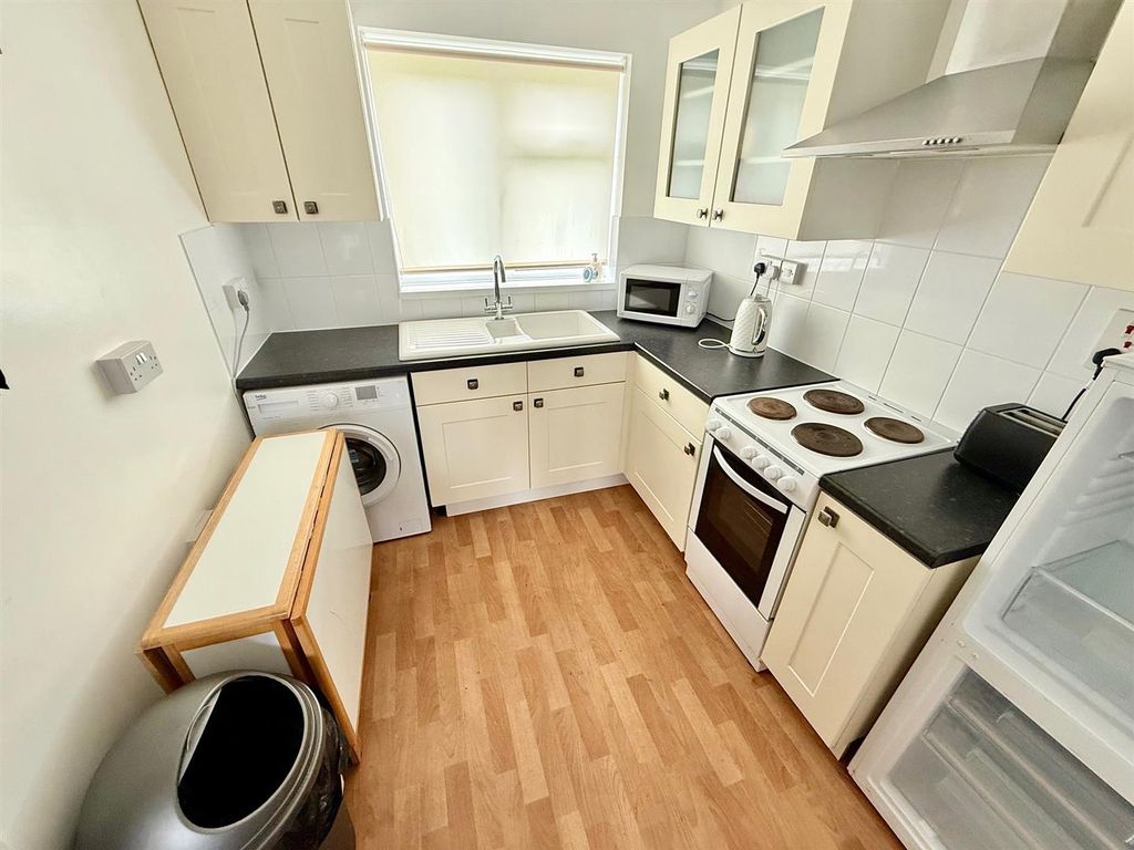 Property photo 2 of 8 Kitchen