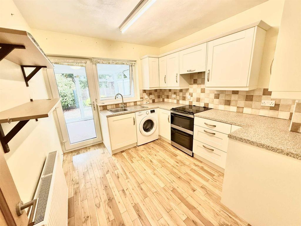 Property photo 3 of 9 Kitchen.Jpg