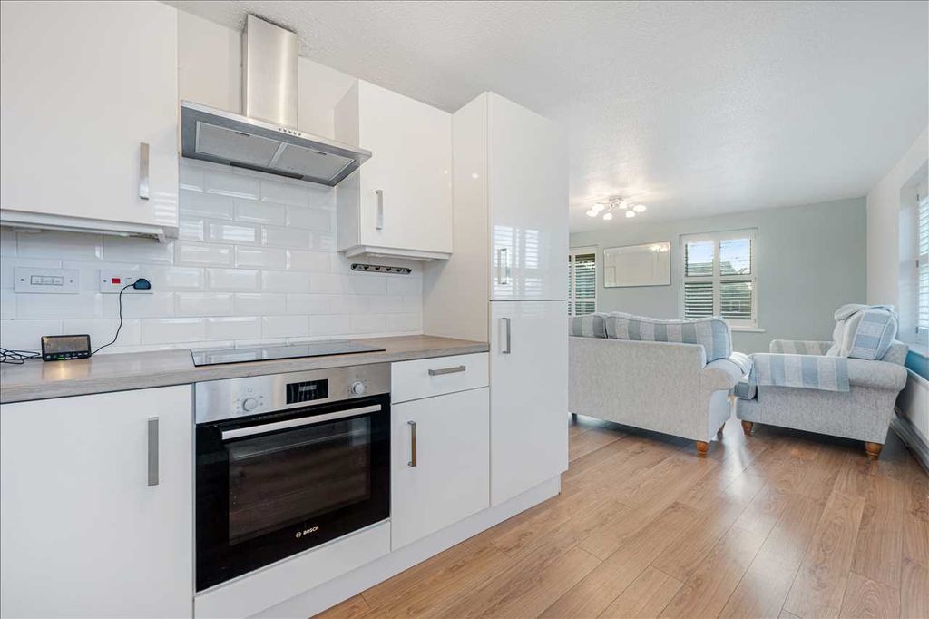 Property photo 2 of 8 Kitchen