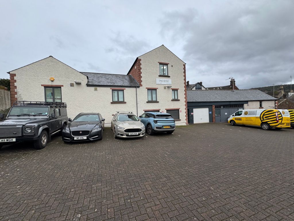 Property photo 2 of 6