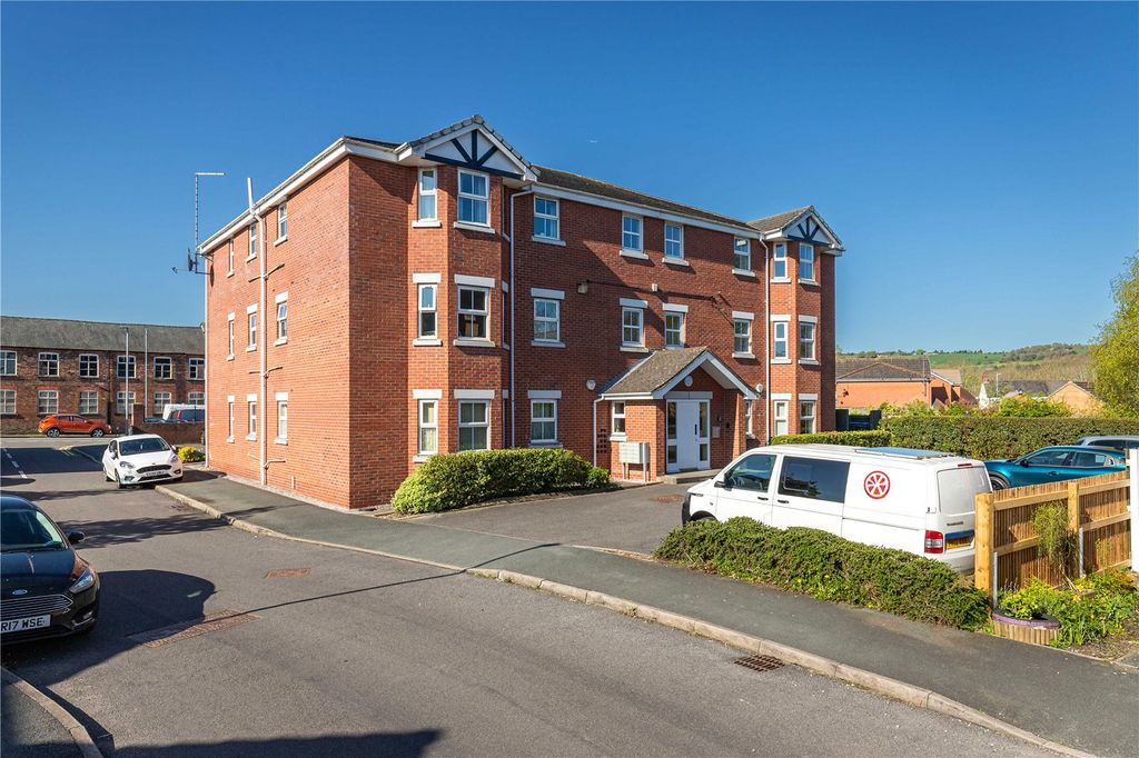 Property photo 1 of 9 Apartment Building