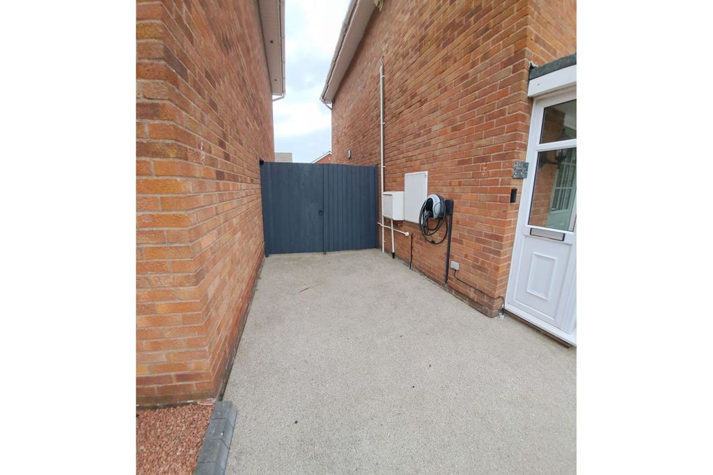 Property photo 3 of 27