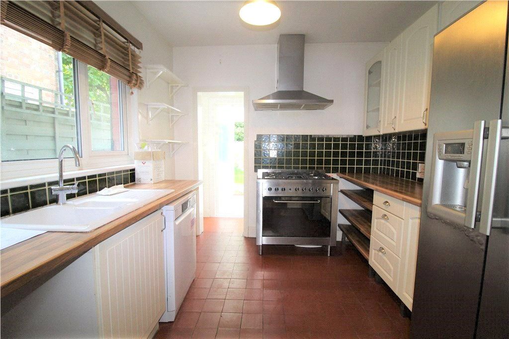 Property photo 3 of 12 Kitchen