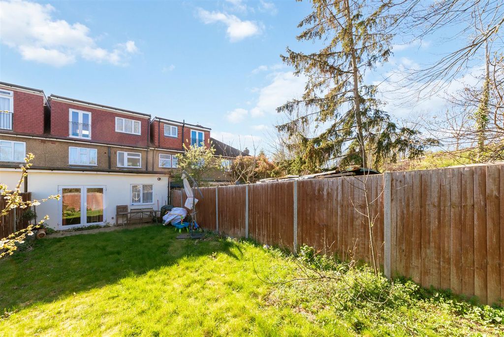Property photo 3 of 12 Links Avenue