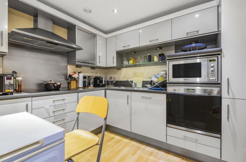 Property photo 2 of 7 Kitchen