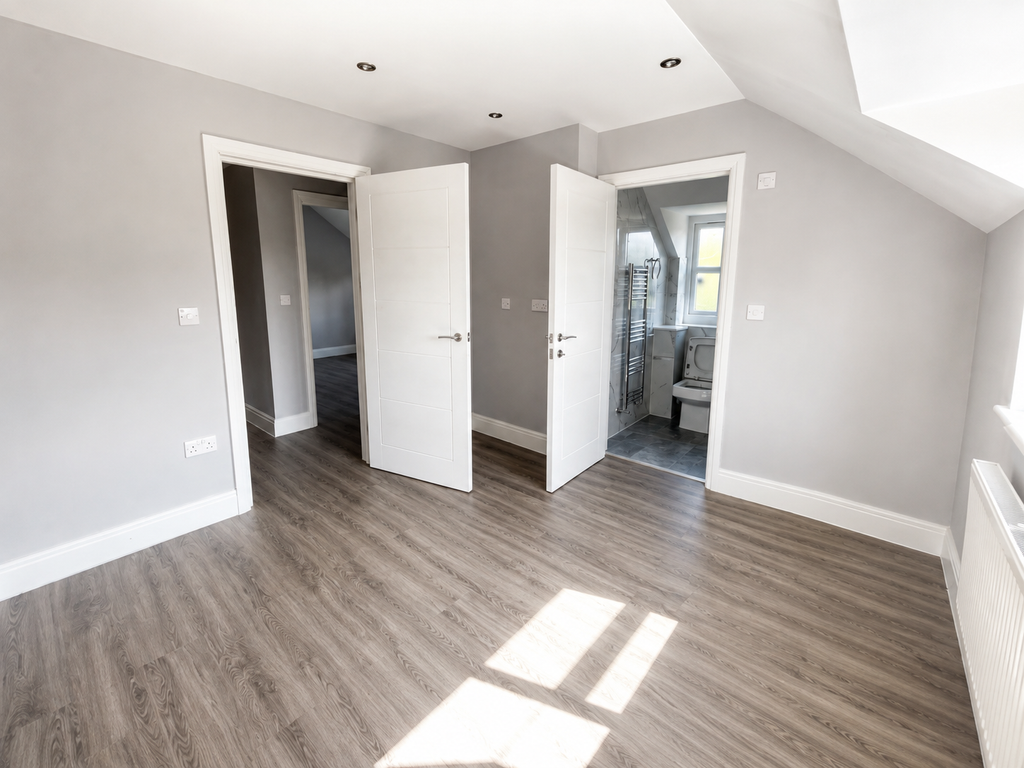 Property photo 3 of 7 Bedroom Ensuite