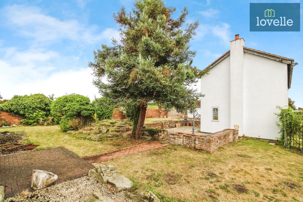 Property photo 2 of 33