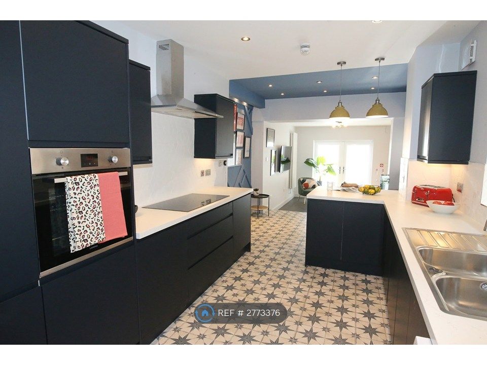 Property photo 2 of 14 Kitchen