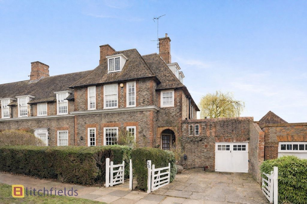 Property photo 1 of 17 Photo 18