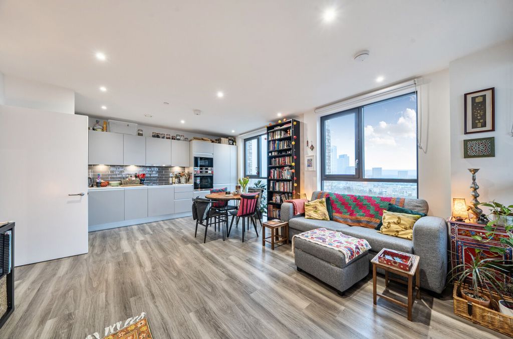 Property photo 3 of 18