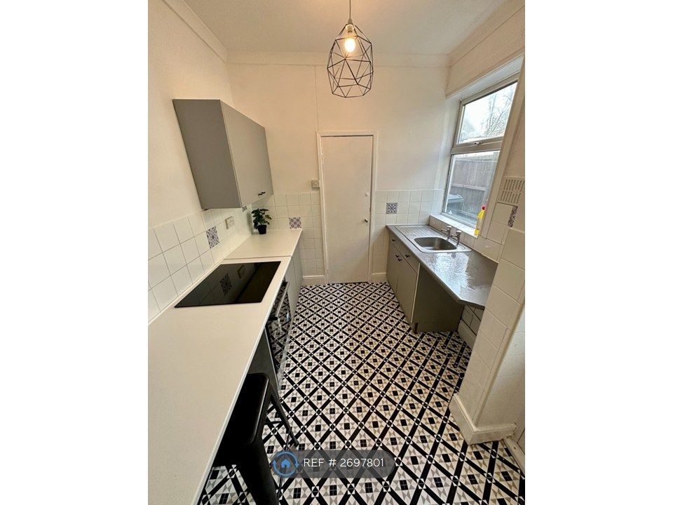 Property photo 2 of 6 Kitchen