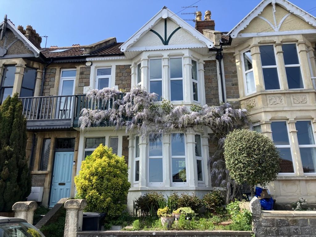 Property photo 2 of 40