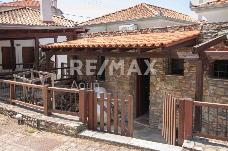 Property photo 3 of 35