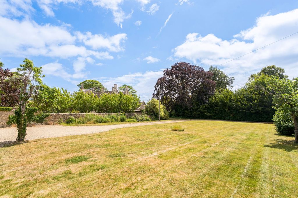 Property photo 2 of 16 Picture No. 12