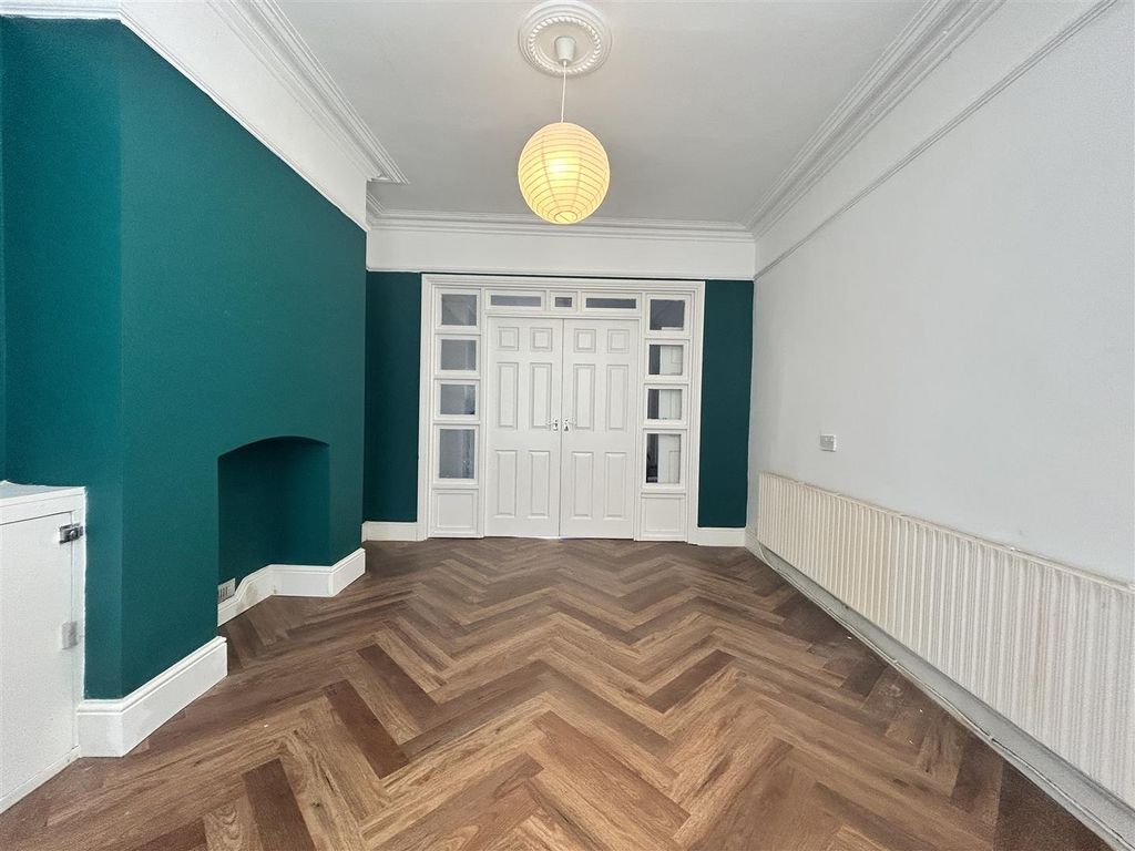 Property photo 2 of 11 Living Room